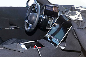 全新奔驰S级最新谍照 超强中控颠覆想象