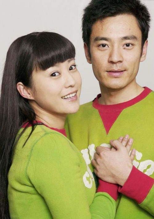 梅婷与半裸老公浴缸里划船_凤凰娱乐