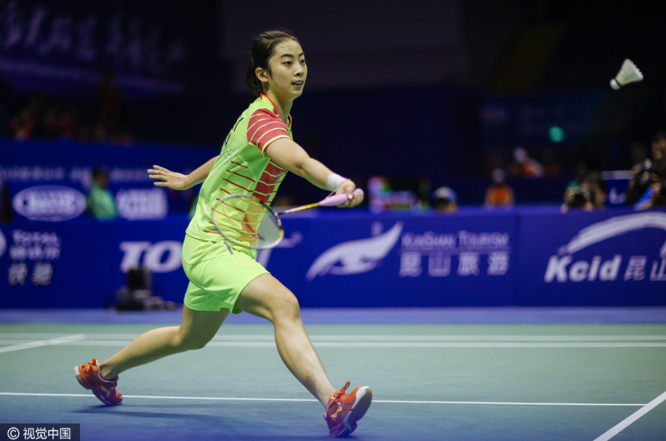 王适娴逆转世界第一 谌龙观战眼神温柔