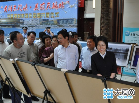 黄河三门峡·魅力天鹅城"书画摄影作品展今日开展