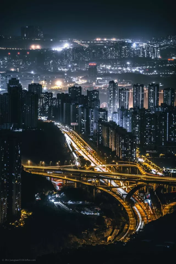 刷爆朋友圈的重庆夜景竟然是他拍的网友每一张都是壁纸