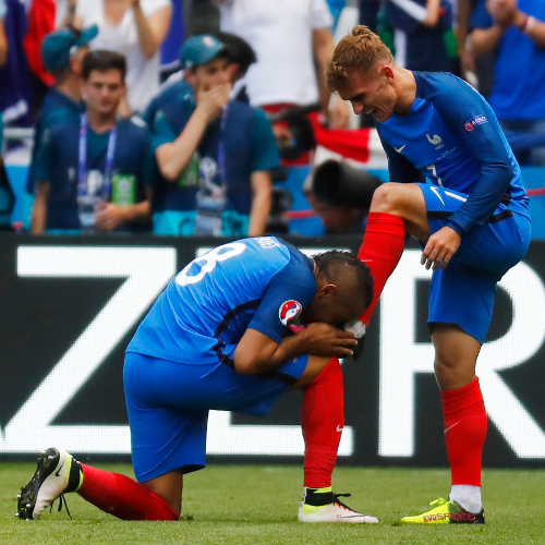 去年11月,巴黎炸弹袭击事件发生的当天,法国总统弗朗索瓦·奥朗德正在