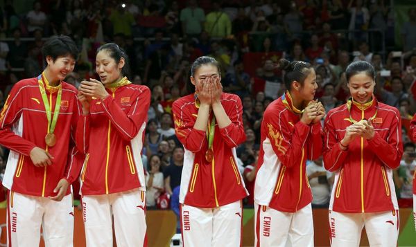 外媒:中国女排王者归来奥运夺冠 逆转登顶精神激励国人