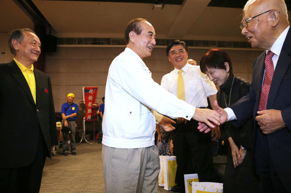 台"立法院前院长"王金平(左二),新党精神领袖许历农(右一)皆出席参加