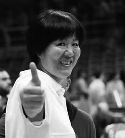 郎平升任中国女排总教练,而此前的助理教练安家杰出任执行教练