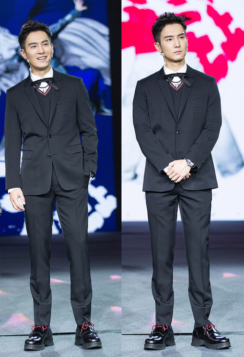 盛一伦亮相新剧《将军在上》发布会,一袭黑色休闲西装搭配复古皮鞋