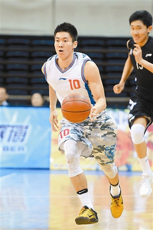 决赛中,白昊天拿到全队最高的16分.