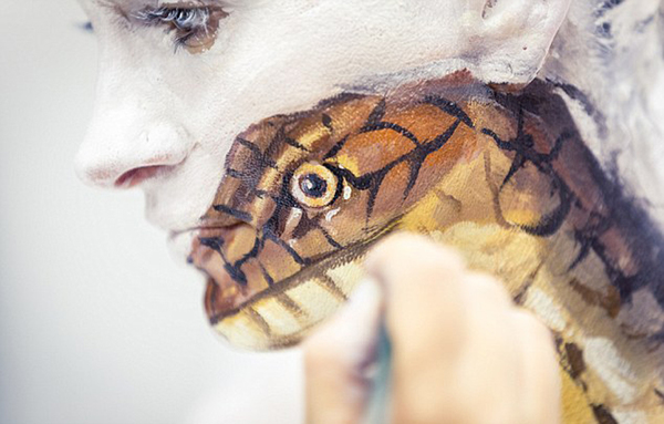 当人体彩绘遇到瑜伽 这些"动物"仿佛自带灵性(组图)