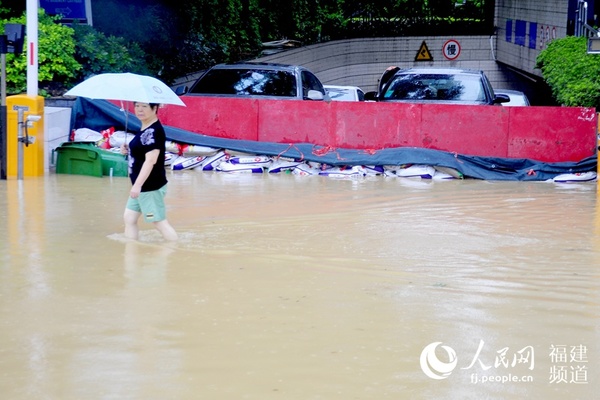 高清:福州变身"湖州" 台风"莫兰蒂"再造福州"湖景"