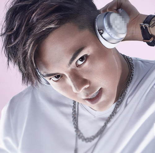 精致侧颜杀!陈伟霆潮酷演绎斯文精英男