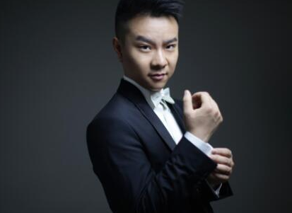 刘旭曾以一曲男生版孔雀舞爆红