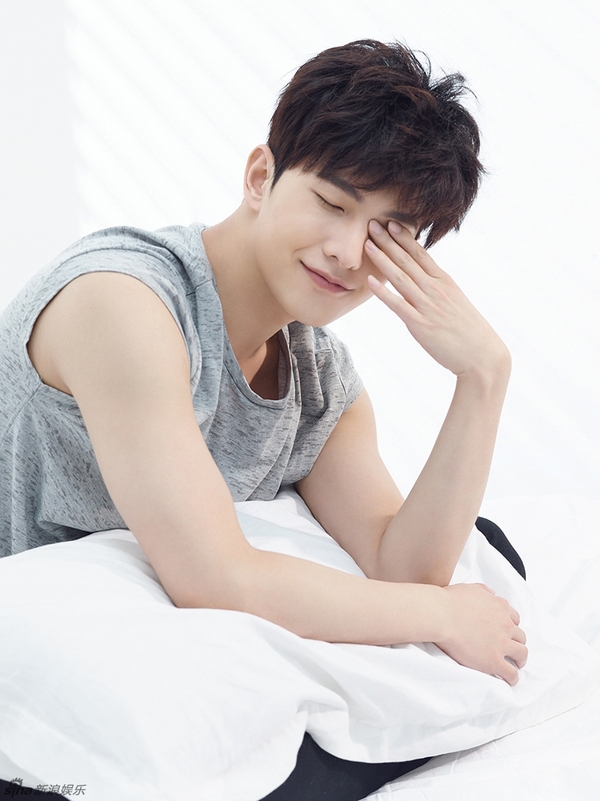 高冷or治愈系!杨洋定格25岁颜值满分(图)