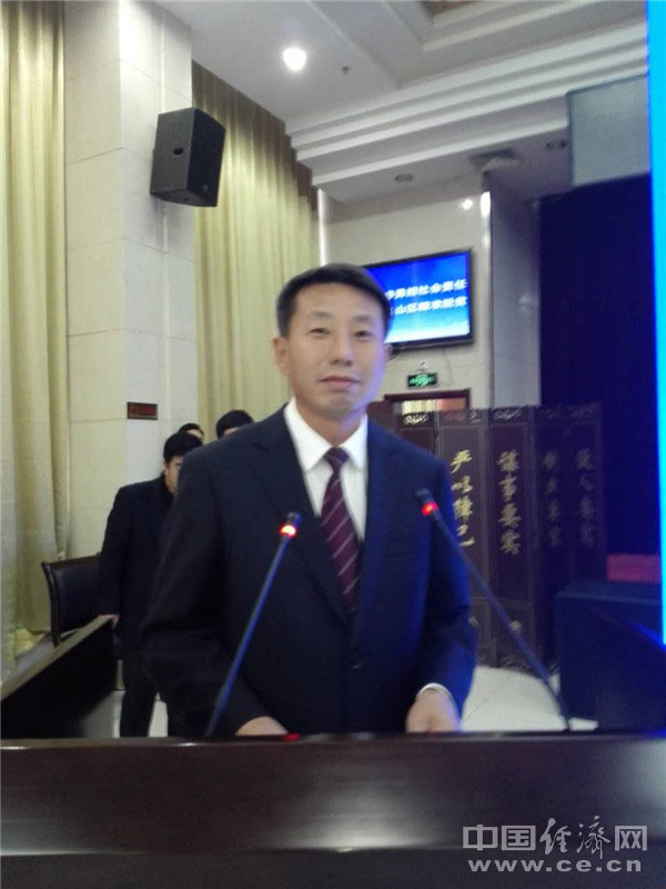 丁炜县长主持仪式