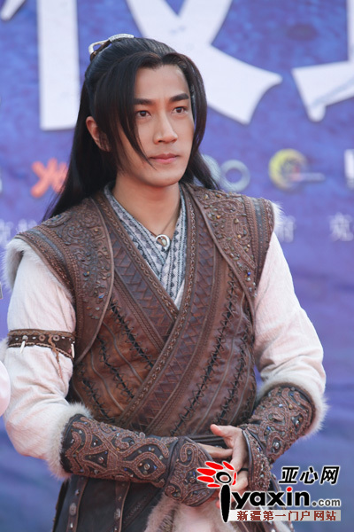 《莽荒纪》克拉玛依热拍 刘恺威说新疆的馕"攒劲"