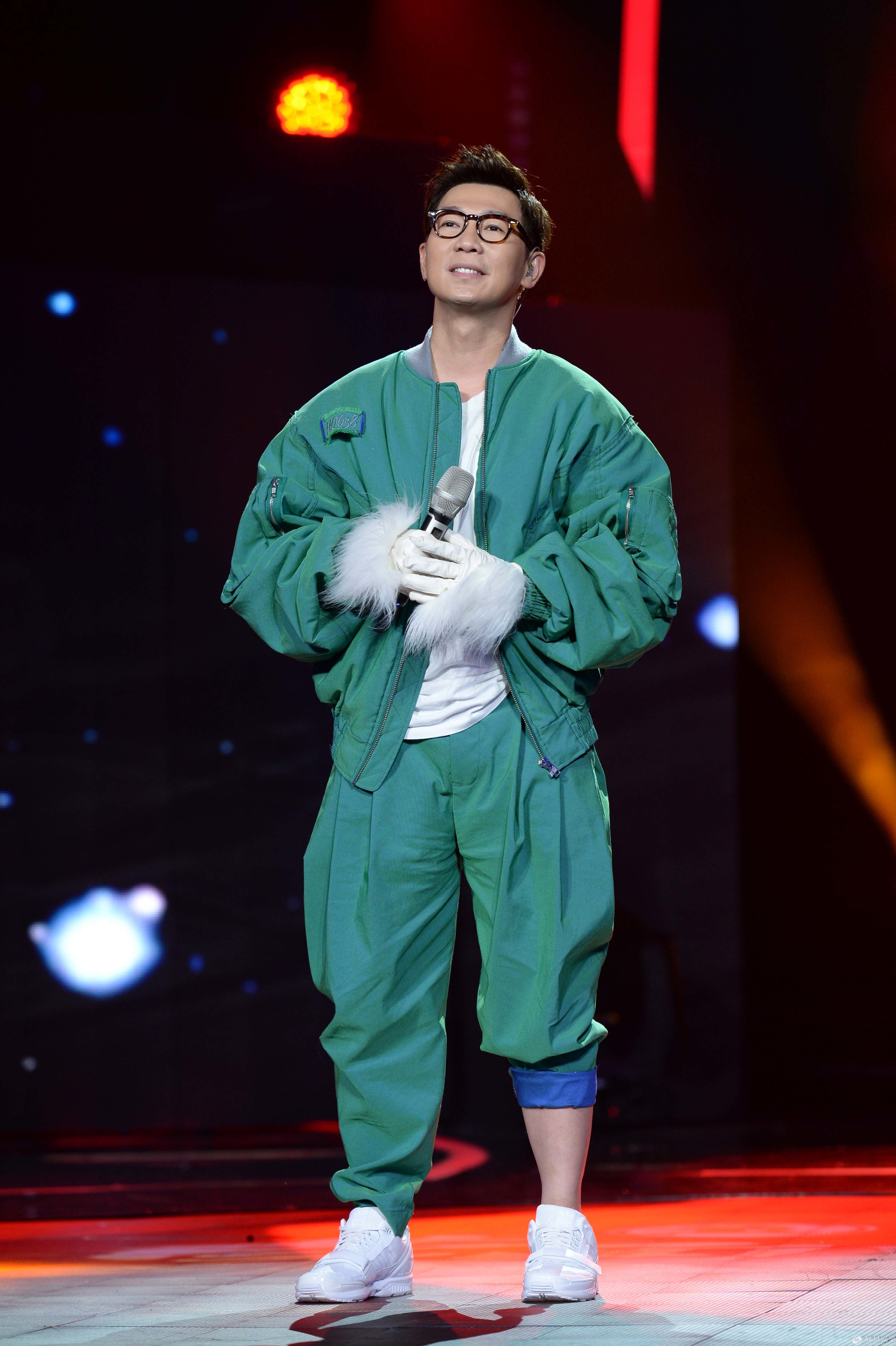 《蒙面唱将》"恐龙"成第二难猜 网友爆其上过春晚