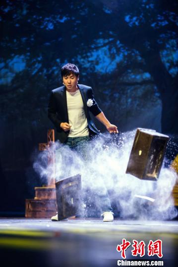 《乌龙山伯爵》演出千余场 沈腾马丽回归舞台很开心