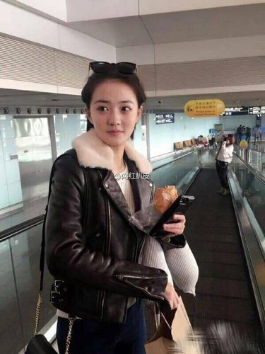 徐璐机场被拍纯素颜 网友:这美貌我要给满分!