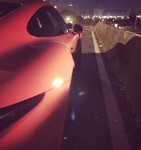 欧弟半夜晒豪车,网友们这么评论