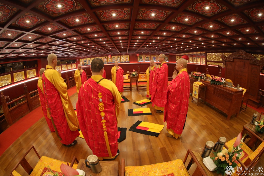 凤凰佛教 摄影:大勇)天降甘露遍洒甘露戒坛(图片来源:凤凰佛教 摄影