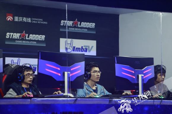 正文下午的最终回冠军之战由两支重庆本土战队wingsred和cqdu进行对决