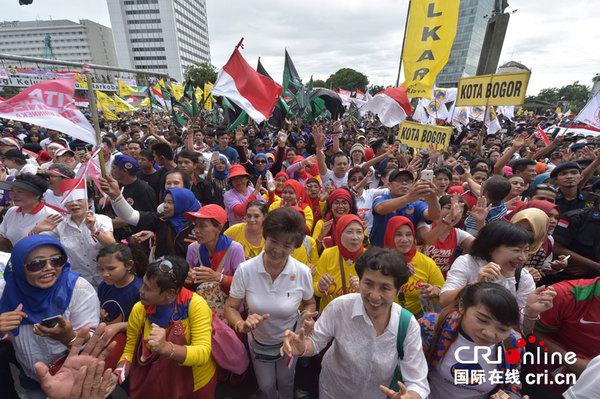 当地时间2016年12月4日,印度尼西亚雅加达,民众参加集会,呼吁国家团结