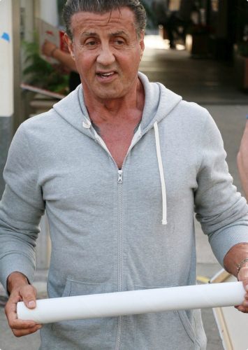 70岁史泰龙近照曝光身材魁梧眼神犀利