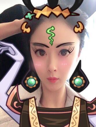 蒋欣成自黑界小能手 p图百变造型笑翻网友