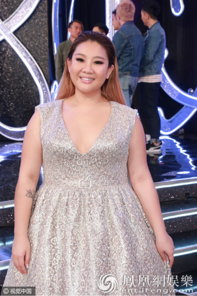 胡定欣陈展鹏劲歌金曲奖再组cp获奖 郑欣宜深v爆乳