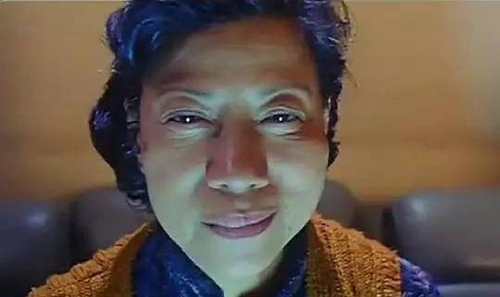 年轻时貌比范冰冰演丑角成名82岁仍单身