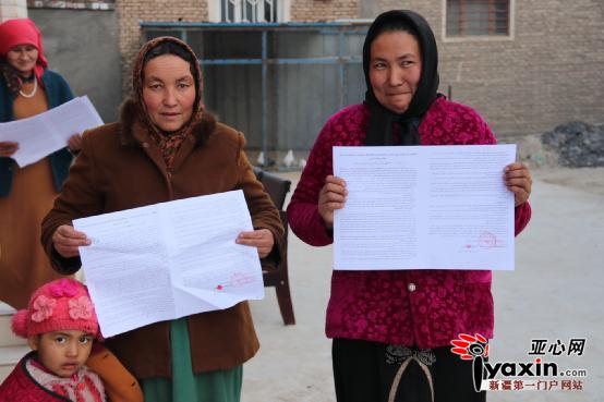 新疆洛浦县杭桂镇皮凉艾日克村举行村规民约签字仪式