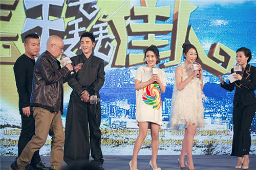 此次古筝在《疯岳撬佳人》中饰演燕子,也让不少观众大呼惊喜,在《爱笑