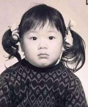 这是杨丞琳小时候,如果在那个时候评价她的相貌,有几个人会说,这小