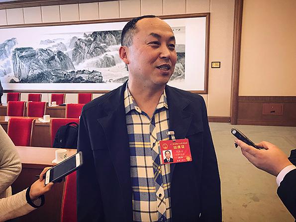 周振波代表:为农民工群体发声,把农民工的心声带到两会上来_手机凤凰网