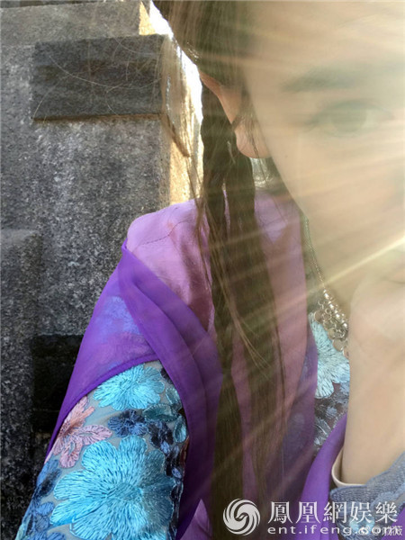 戚薇沉迷马桶自拍真爱粉扒十年前厕拍旧照为证