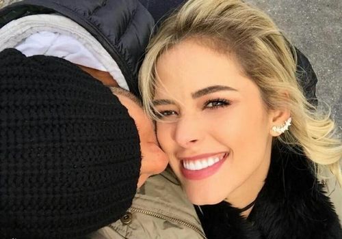 网曝卡卡利用假期带女朋友卡罗琳娜-迪亚斯去纽约旅行,并向卡罗琳娜