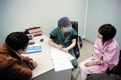 新鼻子先"长"在手臂上再种到面部