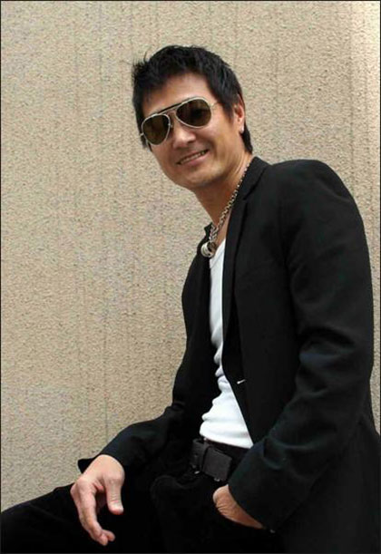 他曾是成龙的贴身保镖,更是香港七届泰拳冠军,可结局却…….