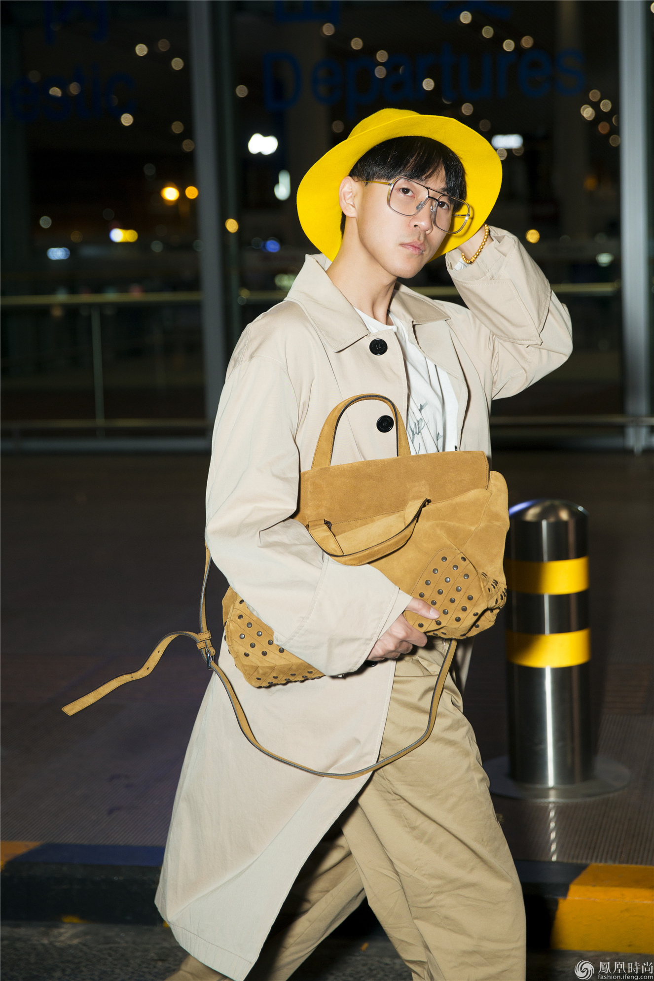 韩火火出发米兰时装周 暖色系机场look展搭配小心机