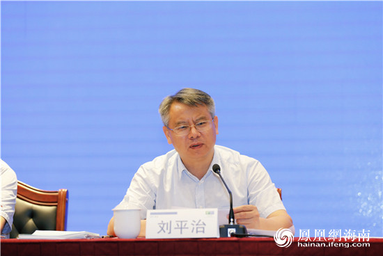 省政府副省长,指挥部副指挥长刘平治会上作具体部署全省打赢脱贫攻坚