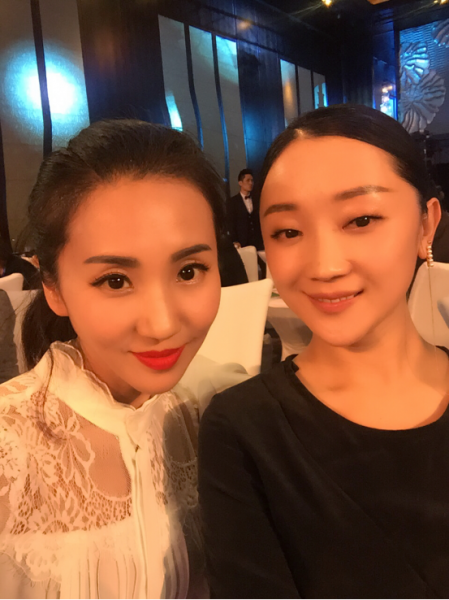 自媒体明星斓斓与众星同台亮相美丽俏佳人11周年庆