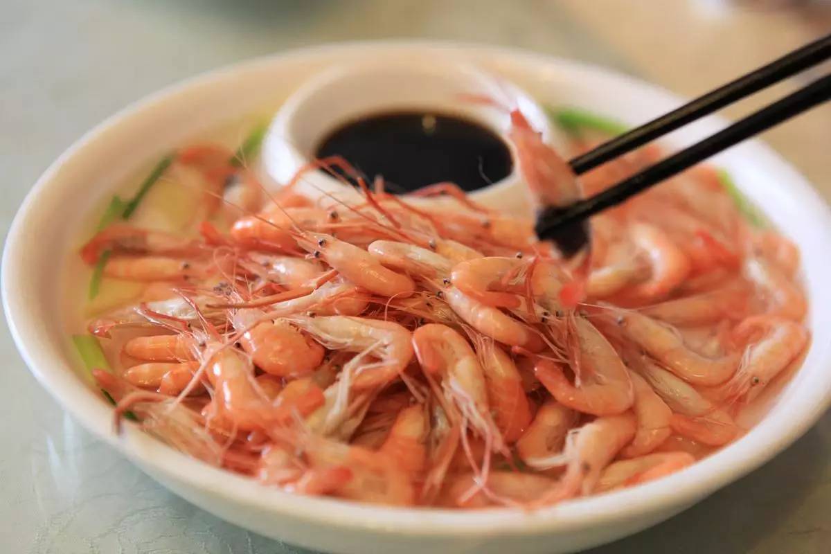 "太湖三宝"之鲚鱼 鲚鱼,又名湖鲚,刀鲚,宋代苏东坡称为"银刀",其他