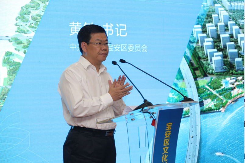 宝安区副区长梁敏华介绍文博会有关情况