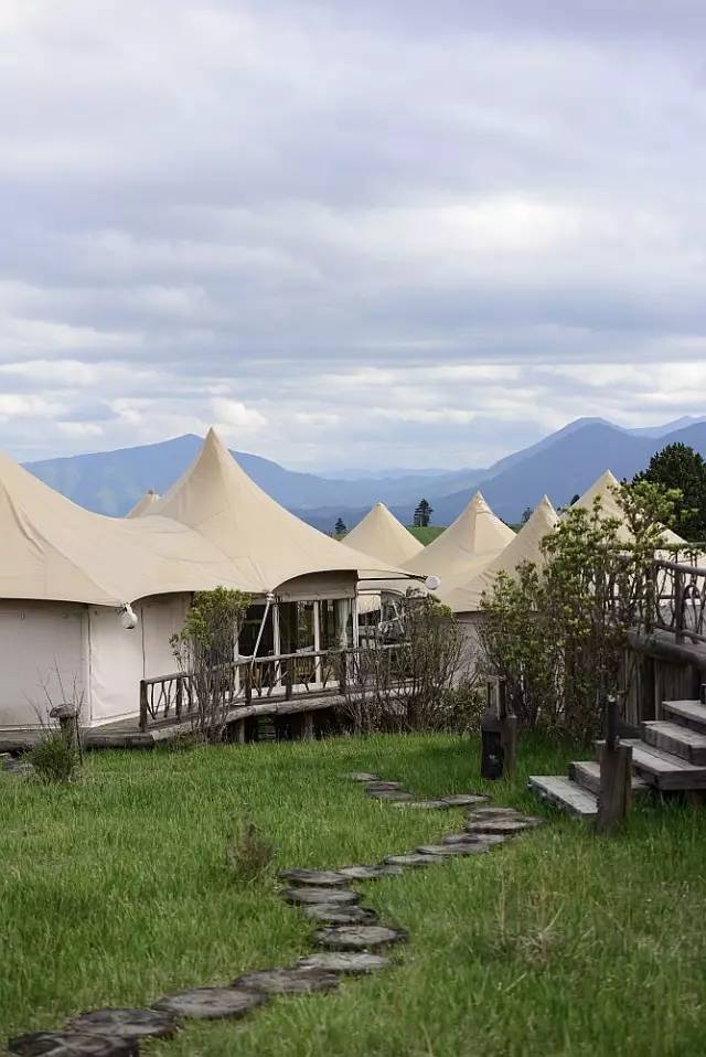 山顶格拉丹帐篷营地