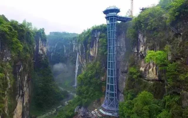"中国最长旅游观光电梯" 恩施地形较复杂,素有"低山成谷,高山围