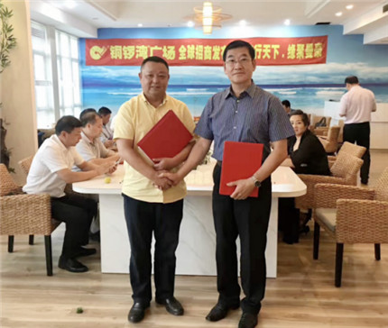 潘武和他的九色玫瑰小镇