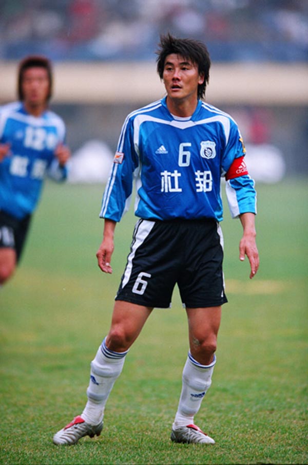 球迷懵了!前国脚李明获足坛"传奇奖" 表彰其终身成就