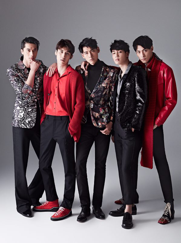 李想,马悠然,郭珈睿,丁宝鹏,高艺洋五位高颜值完美身材的小哥哥组成