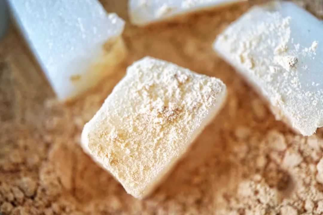 朝鲜打糕 裹上黄豆粉,这家的黄豆粉豆香十足,和甜味年糕完美搭配?