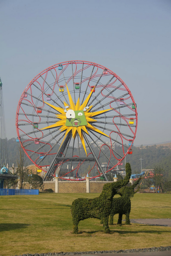 周末里的游乐场,在嬉戏谷和同学们在一起