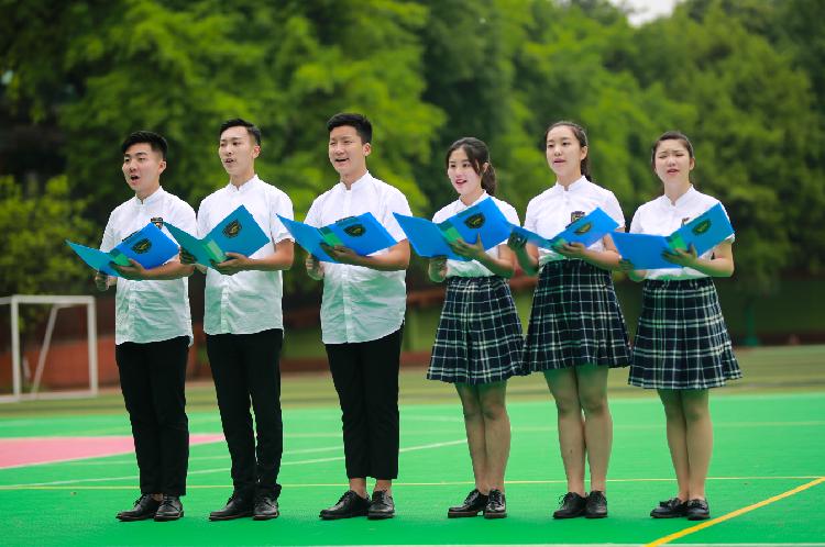 美丽中国长江行重庆外国语学校国际部6名同学集体朗诵望长江